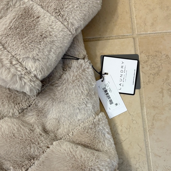 NWT Faux Fur Gray Coat - Picture 3 of 9